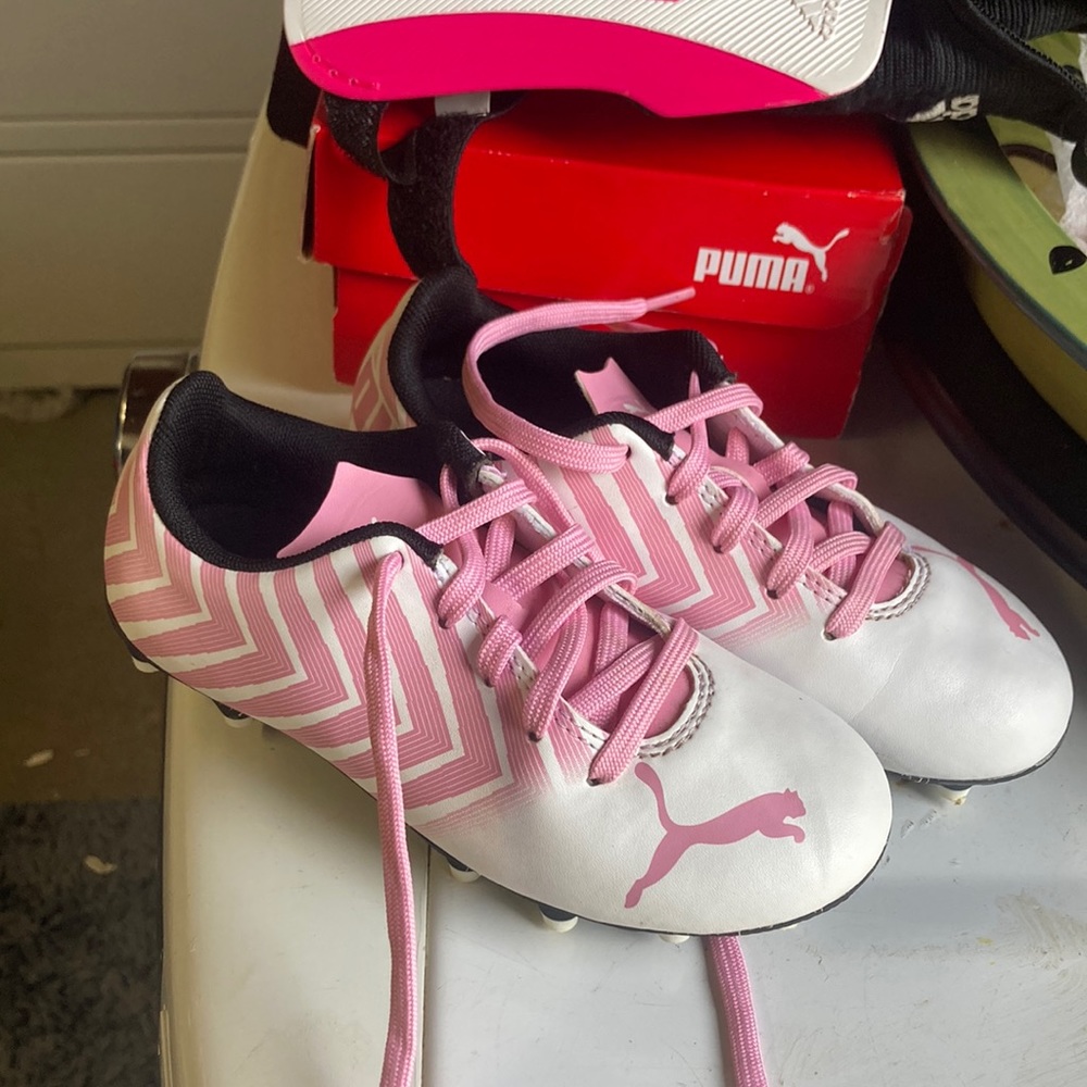 Toddler girl size 13 cleats with shin guards